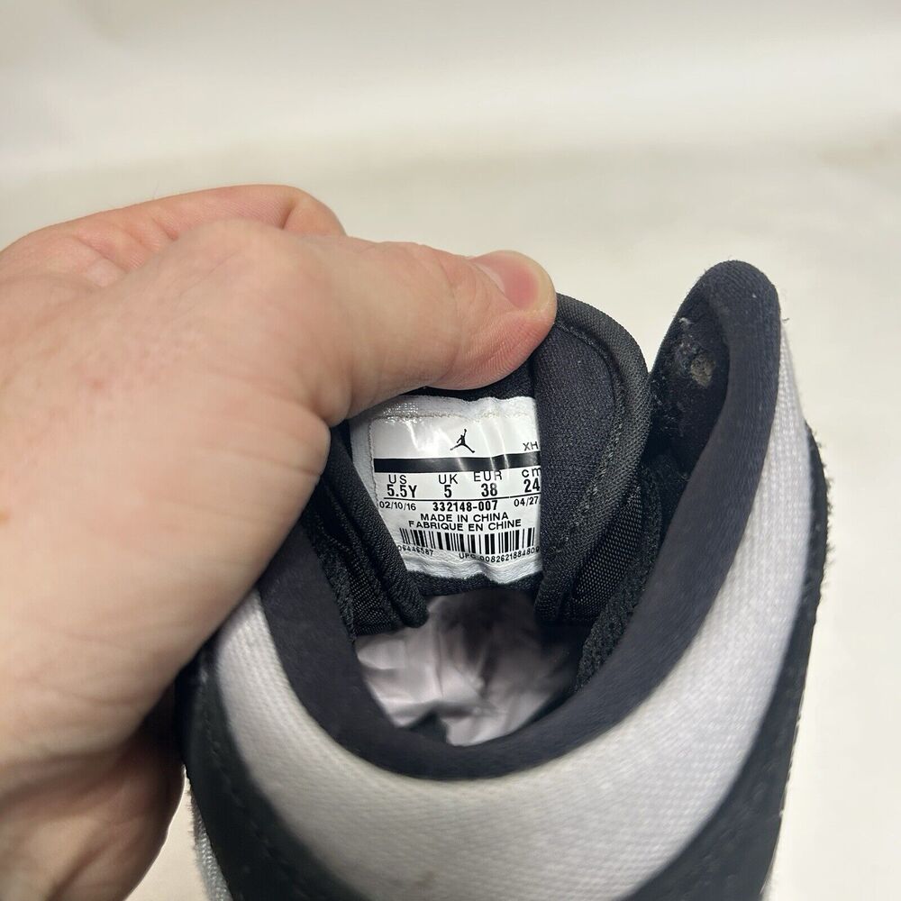 Nike Shoes Air Jordan 1 Retro High GS “Wolf Grey” 2024 - Picture 9 of 9